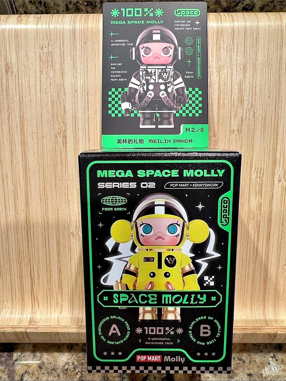 POP MART Mega Space Molly Series 02 - confirmed Meilin Panda NIB